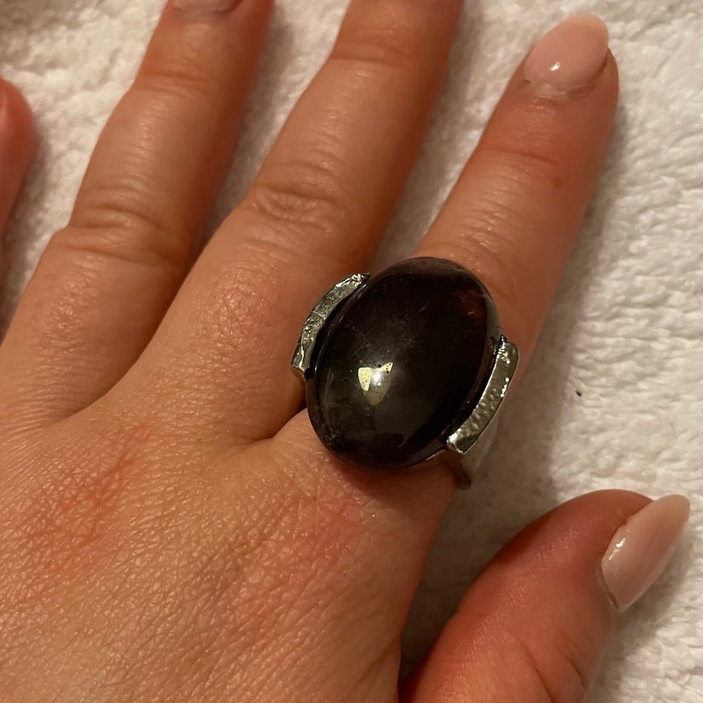 People stone ring